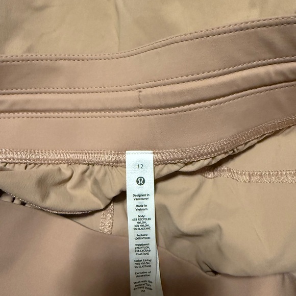 NWT Lululemon hiking shorts size 12 - Picture 4 of 6